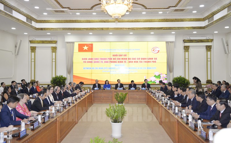 Các đại biểu tham dự buổi gặp gỡ. (Ảnh: Thy Dương)