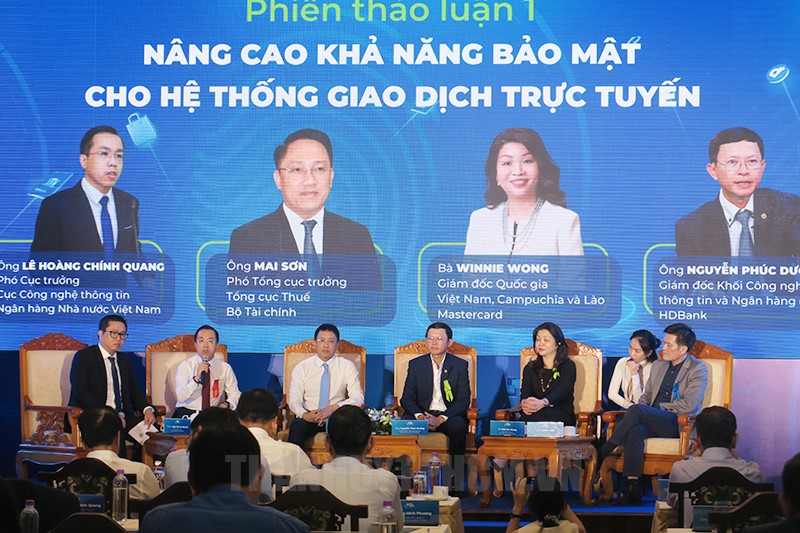 Các đại biểu trao đổi tại hội thảo