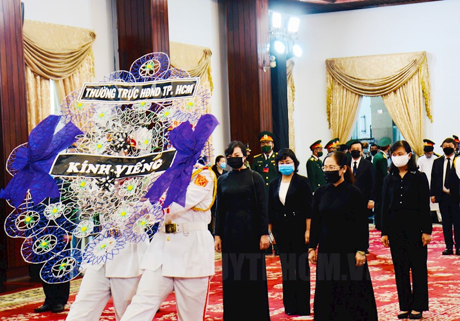 Đoàn đại biểu HĐND TPHCM viếng đồng chí Lê Khả Phiêu. 