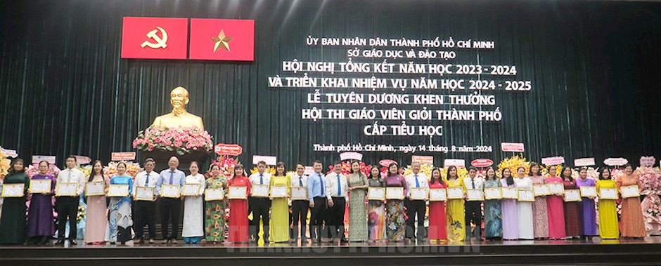 Các trường tiểu học có thành tích trong năm học 2023-2024 nhận khen thưởng