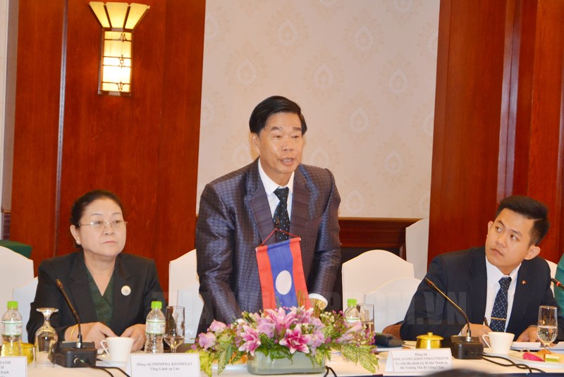 Bí thư, Đô trưởng Thủ đô Viêng Chăn (Lào) Sinlavong Khoutphaythoune phát biểu tại buổi hội đàm.