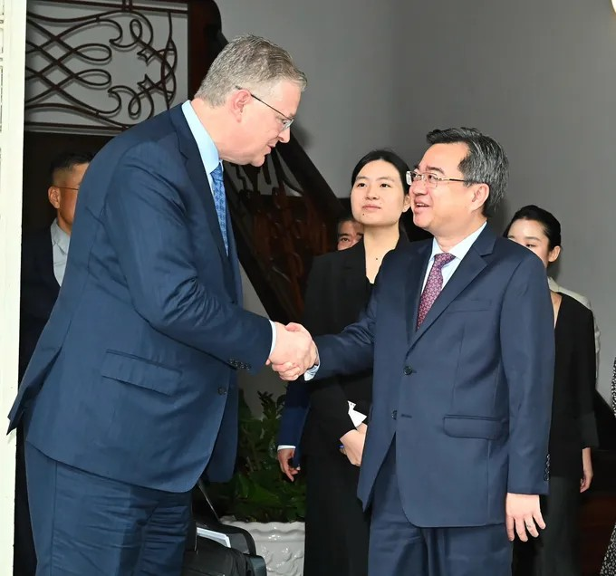 Phó Bí thư Thường trực Thành ủy TPHCM Nguyễn Thanh Nghị tiếp ông Daniel Kritenbrink. (Ảnh: SGGP)