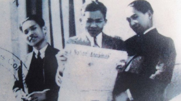 Nguyễn An Ninh (bìa trái) và Nguyễn Thế Truyền (bìa phải) năm 1927 tại Pháp (Nguồn: Ảnh gia đình cung cấp).