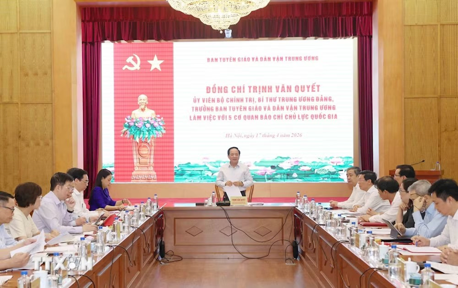 Trưởng Ban Tuyên giáo và Dân vận Trung ương Trịnh Văn Quyết làm việc với lãnh đạo 5 cơ quan báo chí chủ lực quốc gia. (Ảnh: TTXVN)