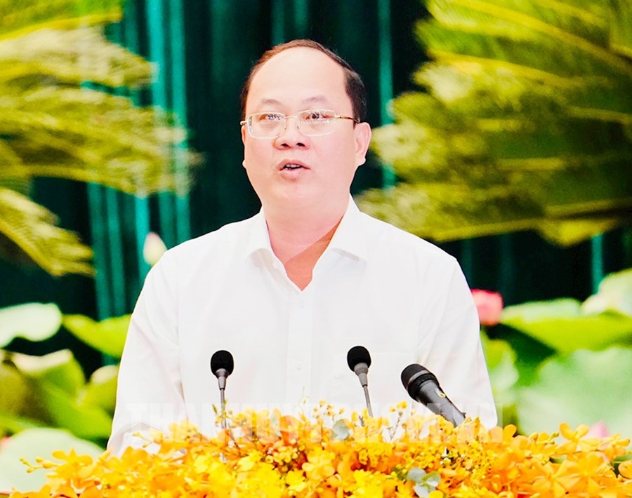 Đồng chí Nguyễn Hồ Hải báo cáo tại buổi làm việc 