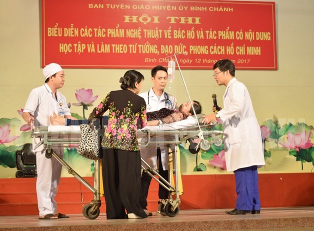 Huyện Bình Chánh (TPHCM) tổ chức hội thi về học tập và làm theo tư tưởng, đạo đức, phong cách Hồ Chí Minh với những hình ảnh đời thường, mang hơi thở cuộc sống. Ảnh: Văn Lý