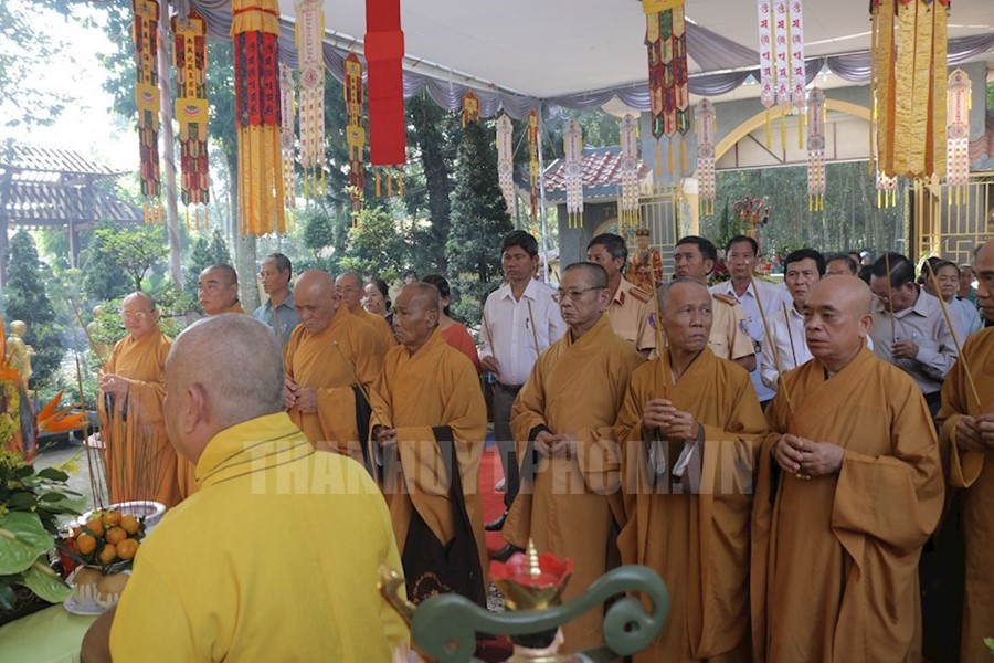Lễ cầu siêu cho các nạn nhân tử vong vì tai nạn giao thông