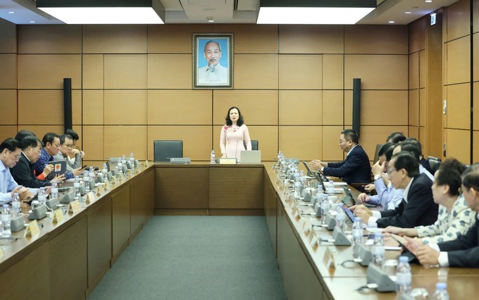 Đoàn đại biểu Quốc hội TPHCM thảo luận tại tổ sáng 17/11. (Ảnh: SGGP)