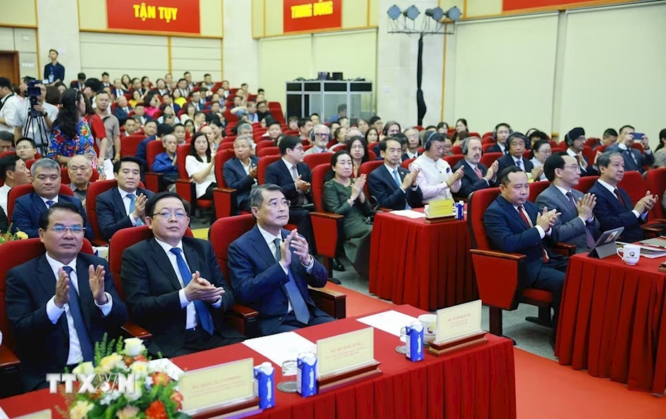Thủ tướng Lê Minh Hưng và các đại biểu dự Lễ chào mừng Ngày Khoa học, Công nghệ và Đổi mới sáng tạo Việt Nam và Hội nghị triển khai công nghệ chiến lược. (Ảnh: Dương Giang/TTXVN)