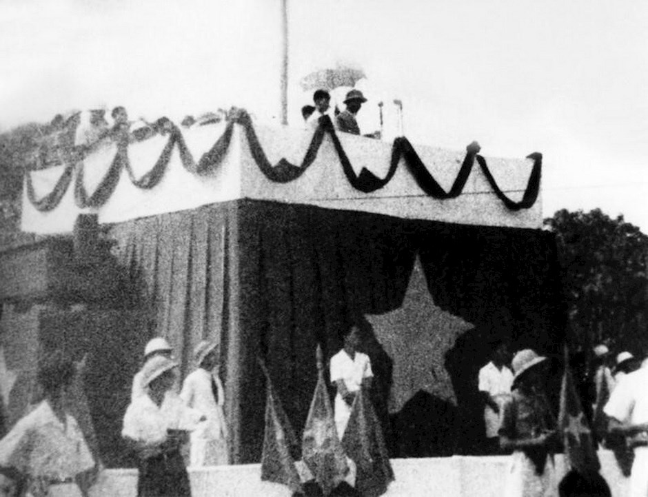 Ngày 2/9/1945, tại Quảng trường Ba Đình lịch sử, Chủ tịch Hồ Chí Minh đọc Tuyên ngôn Độc lập, khai sinh nước Việt Nam Dân chủ Cộng hòa. (Ảnh: Tư liệu TTXVN)