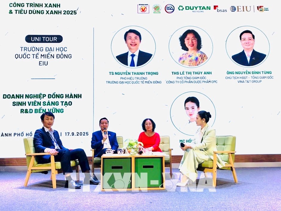 Các chuyên gia, doanh nghiệp tham gia tọa đàm đàm kết nối R&D trong khuôn khổ chương trình. Ảnh:TTXVN