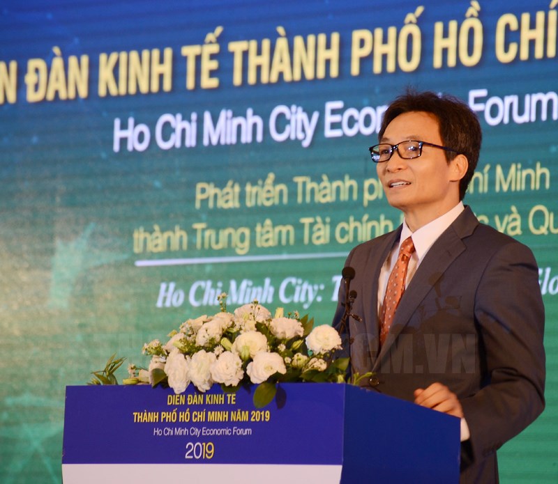 Phó Thủ tướng Chính phủ Vũ Đức Đam phát biểu tại diễn đàn.