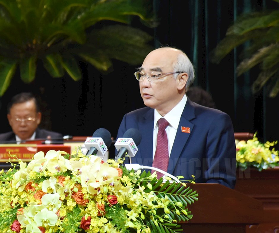 Trưởng Ban Tuyên giáo Thành ủy TPHCM Phan Nguyễn Như Khuê trình bày Dự thảo Nghị quyết Đại hội.