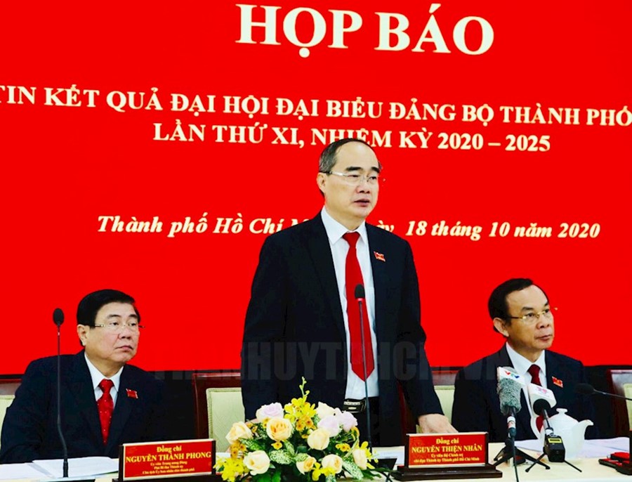 Ủy viên Bộ Chính trị Nguyễn Thiện Nhân phát biểu tại buổi họp báo.