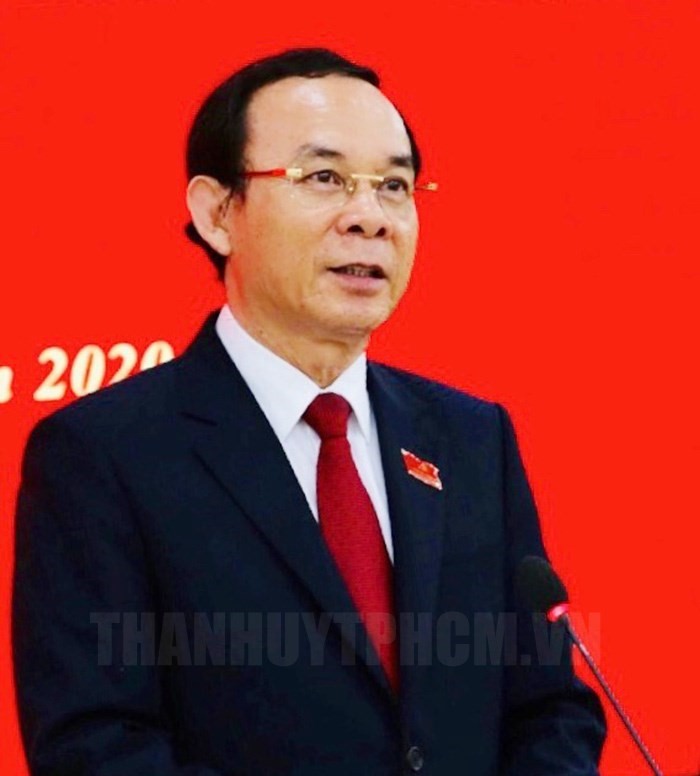 Bí thư Thành ủy TPHCM Nguyễn Văn Nên phát biểu tại buổi họp báo.