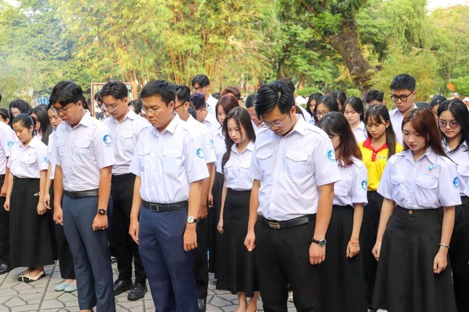 Sinh viên TPHCM dành phút mặc niệm tưởng nhớ cố Tổng Bí thư Trần Phú