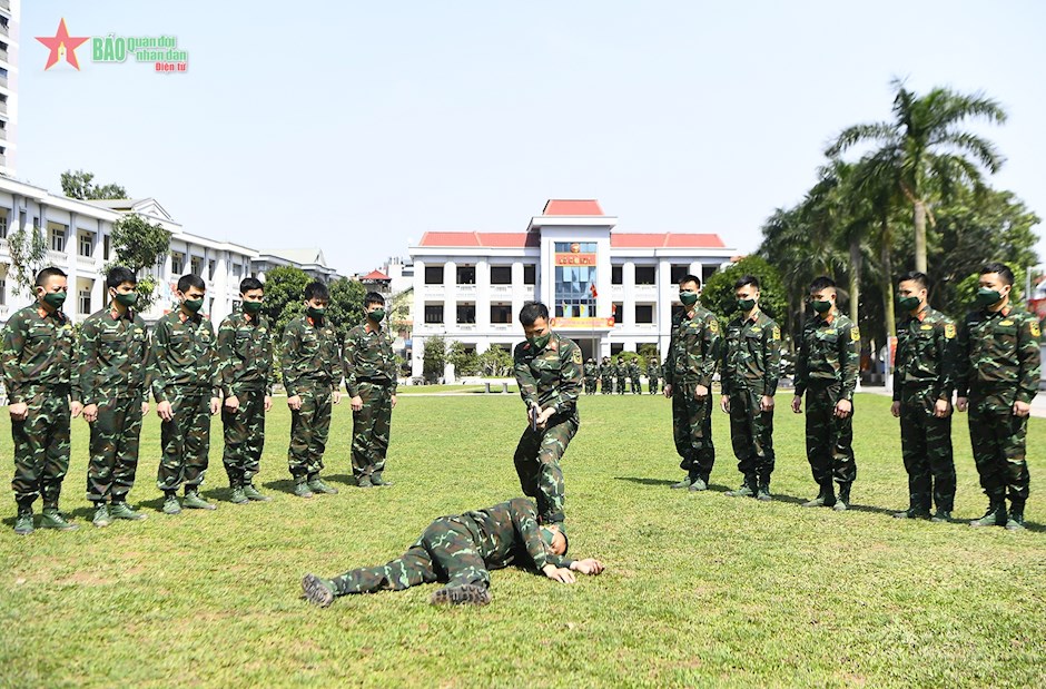 Bộ Đội Thép” Khổ Luyện