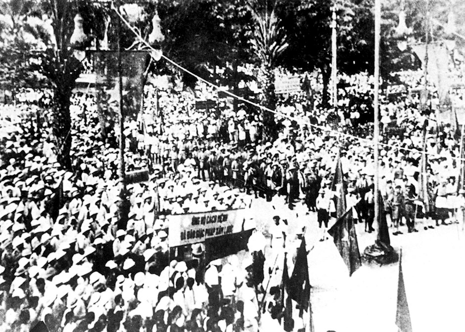 Nhân dân Sài Gòn hưởng ứng cuộc Tổng khởi nghĩa giành chính quyền trong Cách mạng tháng Tám, năm 1945.