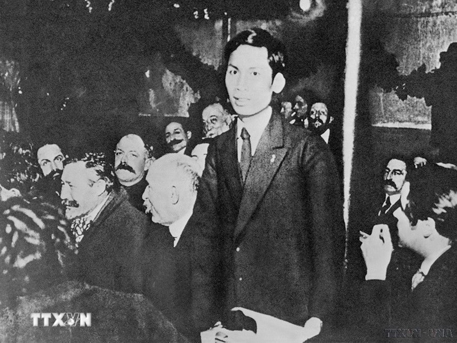 Từ chàng thanh niên yêu nước Nguyễn Tất Thành rời bến cảng Nhà Rồng năm 1911 ra đi tìm đường cứu nước, Người đã bôn ba khắp năm châu, tiếp thu chủ nghĩa Marx-Lenin và tìm ra con đường cách mạng vô sản để giải phóng dân tộc. (Nguồn: TTXVN)