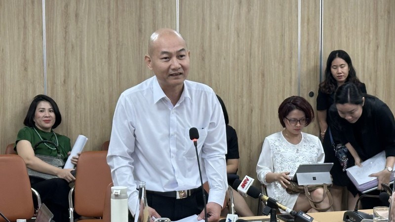 Phó Giám đốc Sở Công thương Thành phố Hồ Chí Minh Nguyễn Nguyên Phương cung cấp thông tin cho báo chí ngày 19/11. (Ảnh: Nhân dân)