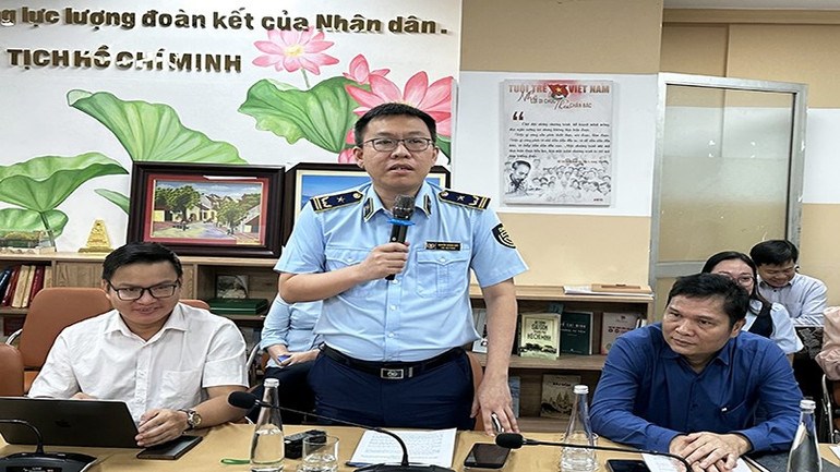 Ông Nguyễn Quang Huy, Phó Chi cục trưởng Chi cục Quản lý thị trường Thành phố Hồ Chí Minh cung cấp thông tin cho báo chí ngày 19/11. (Ảnh: Nhân dân)