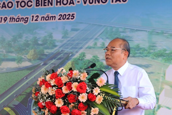 Đồng chí Trần Văn Bảy, Phó Chủ tịch UBND TPHCM phát biểu tại buổi lễ khởi công