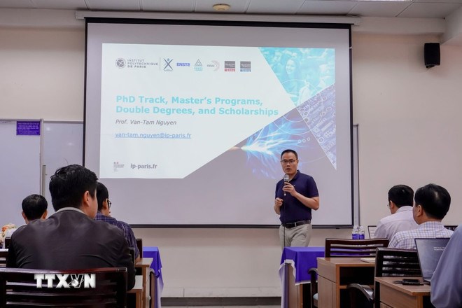 Giáo sư, Tiến sỹ khoa học Nguyễn Văn Tâm, Chủ nhiệm khoa Khoa học máy tính, Dữ liệu và Trí tuệ nhân tạo (AI), Học Viện Bách khoa Paris (IP Paris). (Ảnh: TTXVN)
