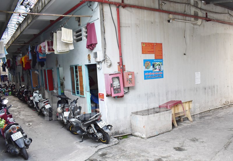 Giảm giá phòng, tặng quà chia sẻ khó khăn với người thuê trọ