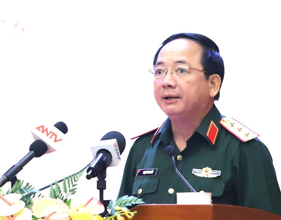 Thượng tướng Trịnh Văn Quyết phát biểu tại hội thảo.