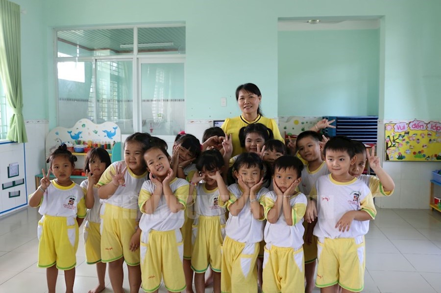 Cô Ngô Hoàng Yến với những học trò thân yêu