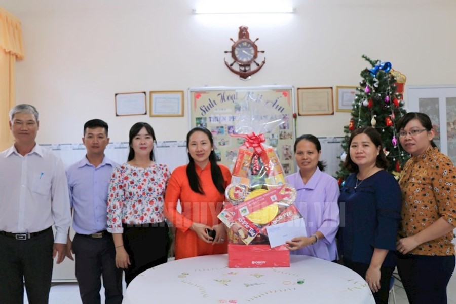 Đoàn đại biểu Huyện ủy, HĐND, UBND, Ủy ban MTTQ Việt Nam huyện Củ Chi thăm Cơ sở Thiện Phước Nhân Ái (xã An Nhơn Tây)