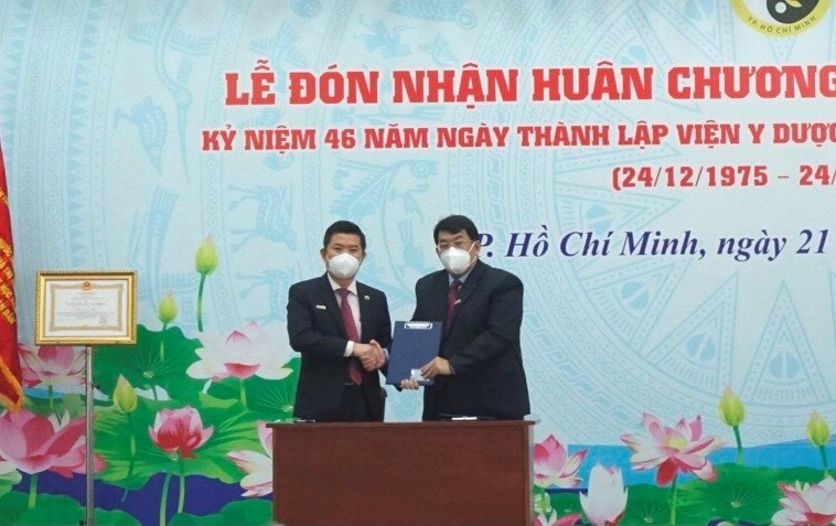 Viện Y dược học Dân tộc TPHCM thực hiện ký kết với Trường Đại học Y khoa Phạm Ngọc Thạch về thành lập Khoa Y dược cổ truyền