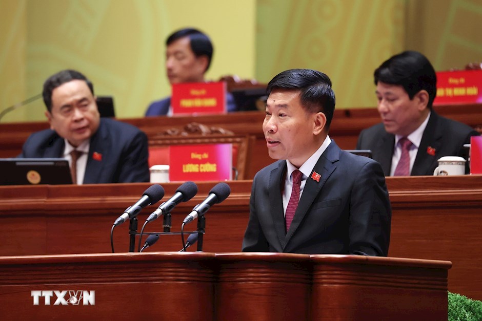Đồng chí Nguyễn Mạnh Cường, Ủy viên Trung ương Đảng, Phó Bí thư Thường trực Đảng ủy, Thứ trưởng Bộ Ngoại giao, tham luận về vấn đề “Chủ động, tích cực thực hiện nhiệm vụ trọng yếu, thường xuyên là đẩy mạnh đối ngoại, hội nhập quốc tế, phục vụ các mục tiêu chiến lược của đất nước.” (Ảnh: TTXVN)