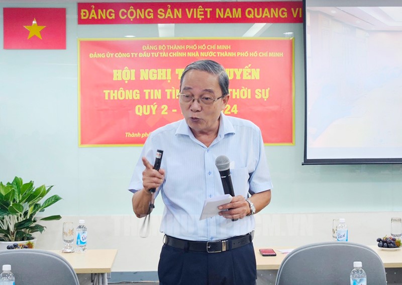 Trung tướng Phạm Văn Dỹ báo cáo tại hội nghị