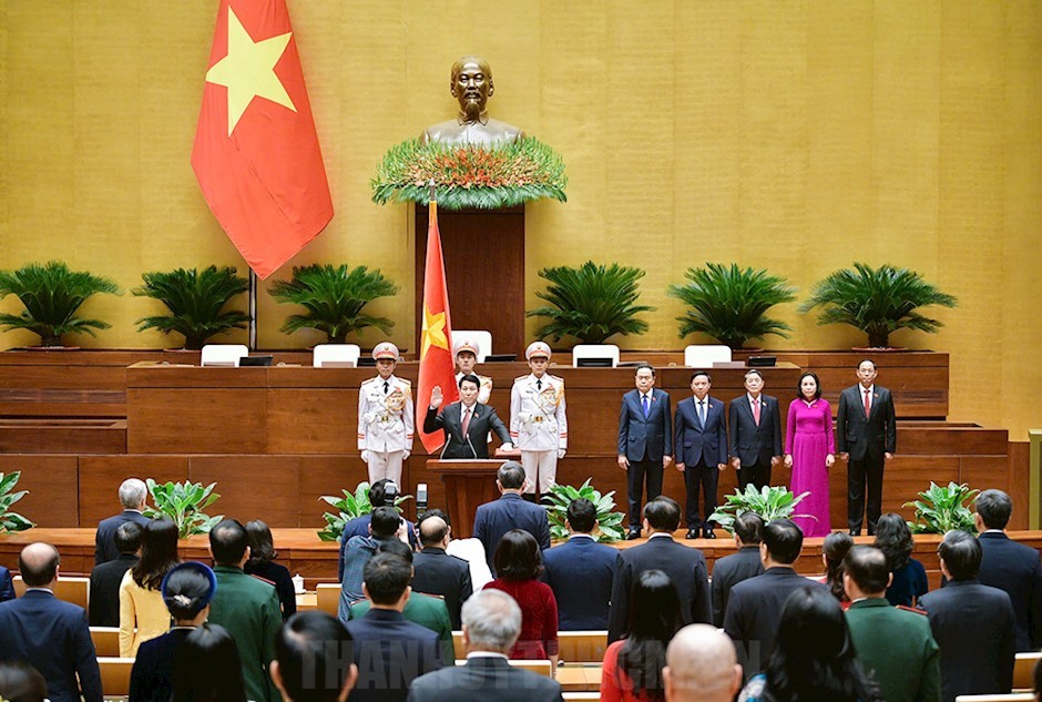 Chủ tịch nước Lương Cường tuyên thệ
