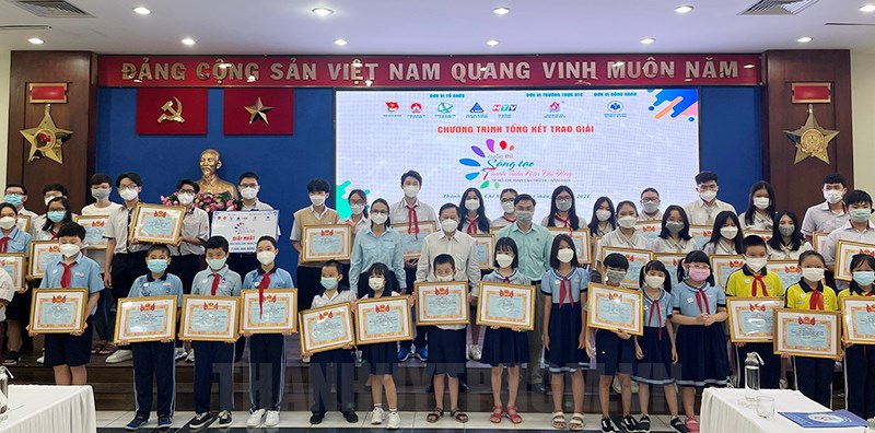 Các thí sinh đạt giải tại Cuộc thi Sáng tạo Thanh thiếu niên, Nhi đồng TPHCM lần 16 năm 2021.