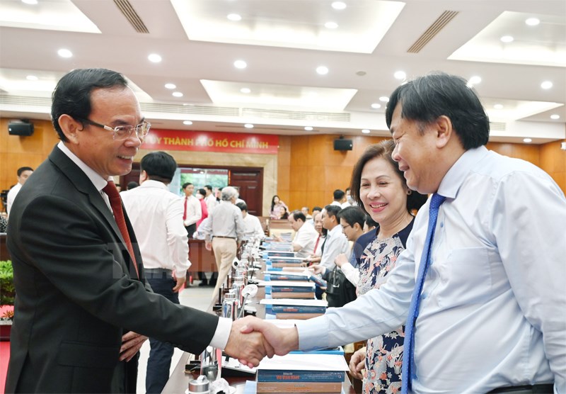 Bí thư Thành ủy TPHCM Nguyễn Văn Nên gặp gỡ các đại biểu.