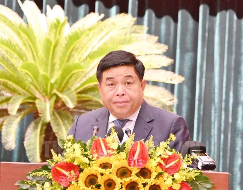 Bộ trưởng Bộ Kế hoạch - Đầu tư Nguyễn Chí Dũng phát biểu tại Hội thảo.