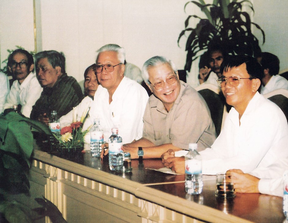 15.	Đồng chí Võ Văn Kiệt, Ủy viên Bộ Chính trị, Thủ tướng Chính phủ nước Cộng hòa xã hội chủ nghĩa Việt Nam làm việc với cán bộ tỉnh Tiền Giang, ngày 17 tháng 10 năm 1996.