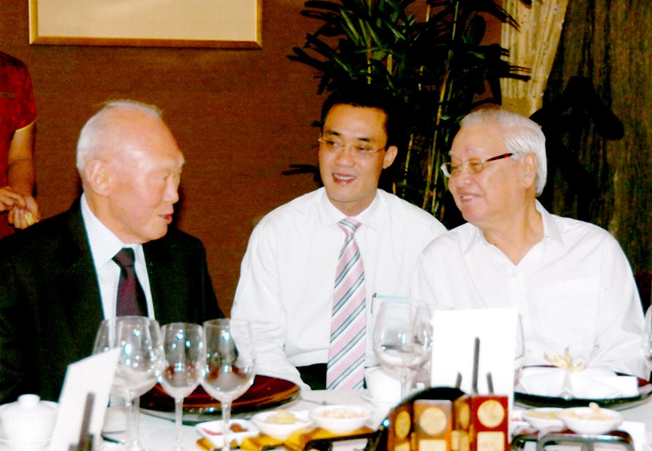 64.	Đồng chí Võ Văn Kiệt, Cố vấn Ban Chấp hành Trung ương Đảng tiếp Bộ trưởng Cố vấn cao cấp của Singapore Lý Quang Diệu trong chuyến thăm Thành phố Hồ Chí Minh, ngày 18 tháng 01 năm 2007. 