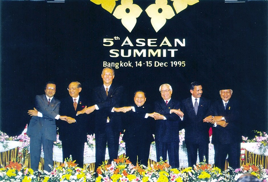 65.	Đồng chí Võ Văn Kiệt, Ủy viên Bộ Chính trị, Thủ tướng Chính phủ nước Cộng hòa xã hội Chủ nghĩa Việt Nam tham dự Hội nghị các nước ASEAN lần V tại Thái Lan, tháng 12 năm 1995.