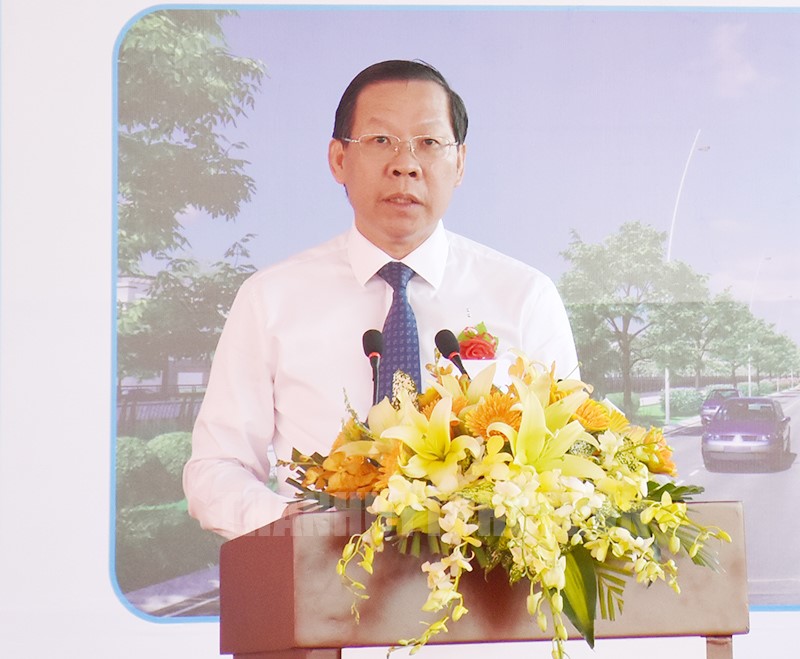 Đồng chí Phan Văn Mãi phát biểu tại buổi lễ.