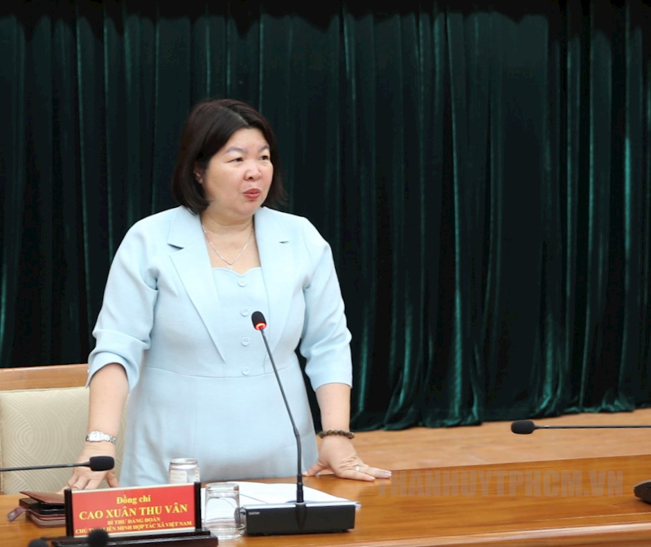 Chủ tịch LMHTX Việt Nam Cao Xuân Thu Vân phát biểu tại buổi làm việc