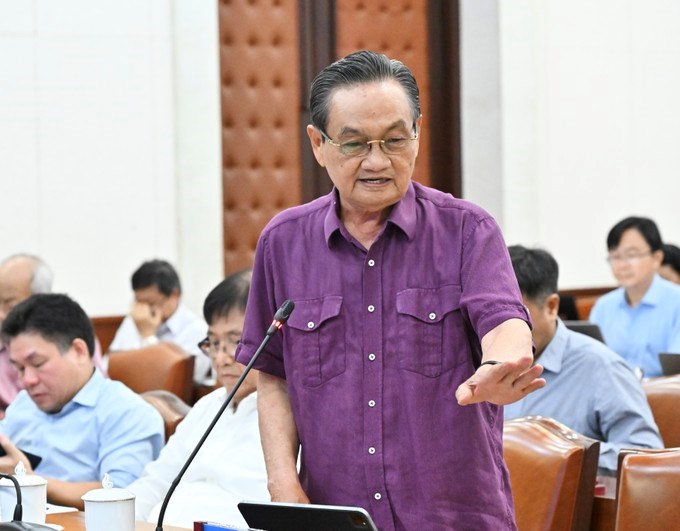 TS Trần Du Lịch phát biểu tại Hội thảo tham vấn ý kiến chuyên gia, nhà khoa học, trí thức tiêu biểu về dự thảo dự án Luật Đô thị đặc biệt. (Ảnh: VIỆT DŨNG)