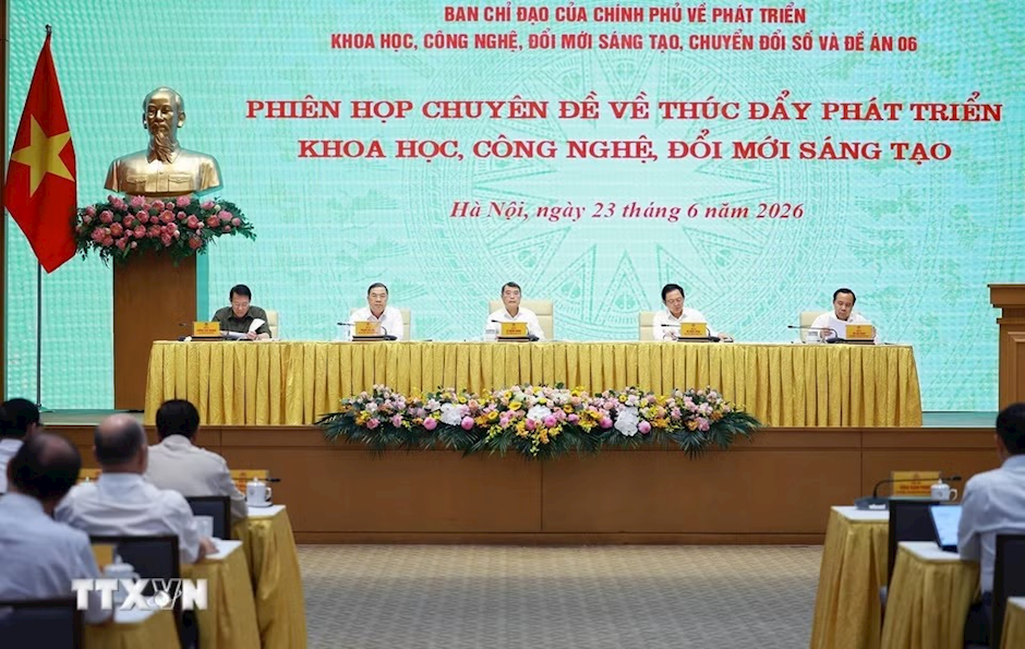 Thủ tướng Lê Minh Hưng, Trưởng Ban Chỉ đạo chủ trì Phiên họp chuyên đề về thúc đẩy phát triển khoa học, công nghệ, đổi mới sáng tạo. (Ảnh: Dương Giang/TTXVN)