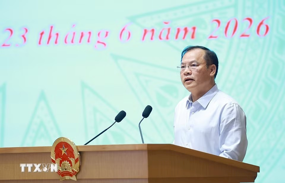 Thứ trưởng Bộ Công an Nguyễn Văn Long báo cáo Đề án phát triển ứng dụng dữ liệu về dân cư, định danh và xác thực điện tử phục vụ chuyển đổi số quốc gia. (Ảnh: Dương Giang/TTXVN)