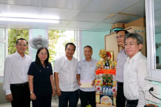 Chủ tịch UBND TPHCM Nguyễn Văn Được cùng lãnh đạo các sở, ban, ngành, địa phương thăm hỏi, tri ân ông Đặng Khắc Thanh