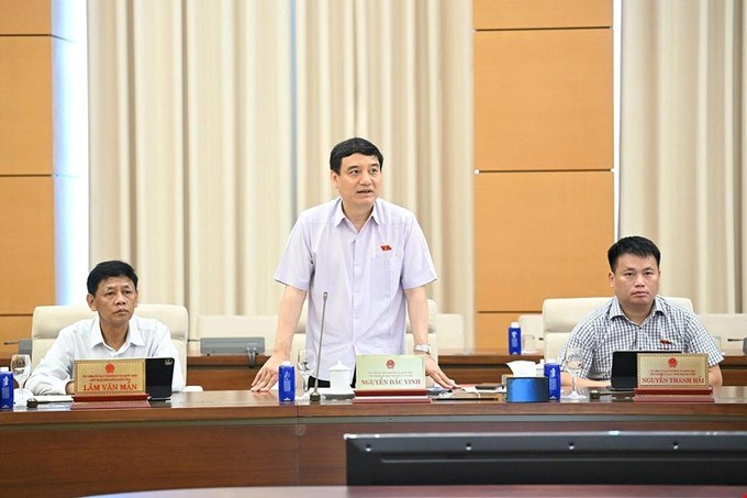 Chủ nhiệm Ủy ban Văn hóa - Xã hội Nguyễn Đắc Vinh phát biểu