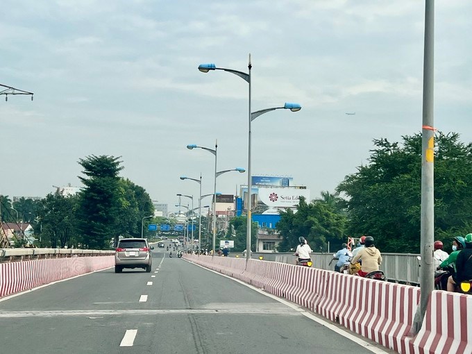 Từ hôm nay, xe ô tô, xe tải sẽ được lưu thông qua cầu Bình Triệu 1 thay vì lưu thông vòng qua cầu Bình Triệu 2 như trước đây. (Ảnh SGGP)