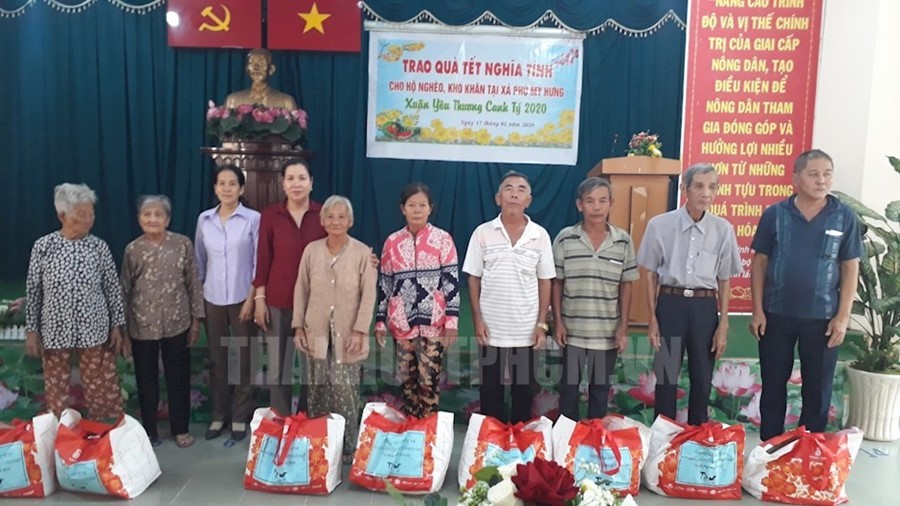 Các mạnh thường quân chăm lo tết cho người nghèo Củ Chi